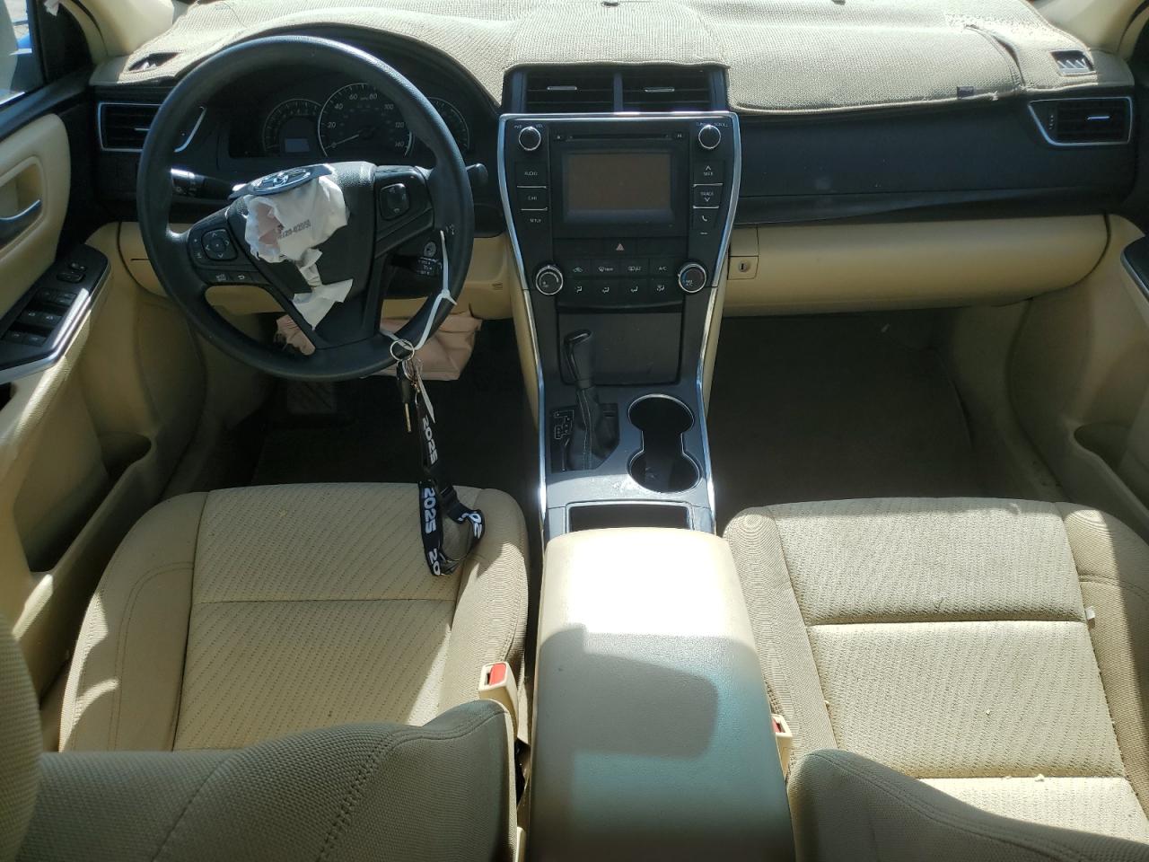 Toyota Camry Le Image 4