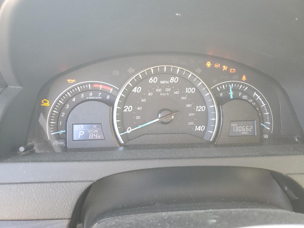 Toyota Camry Le Image 5