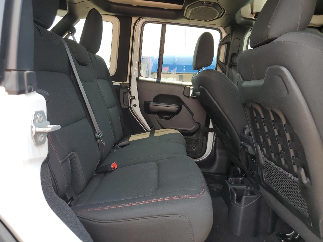 Jeep Wrangler Rubicon Image 12