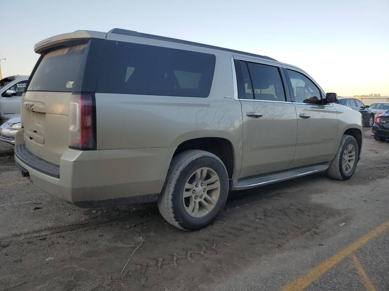 GMC Yukon K1500 Sle Image 2