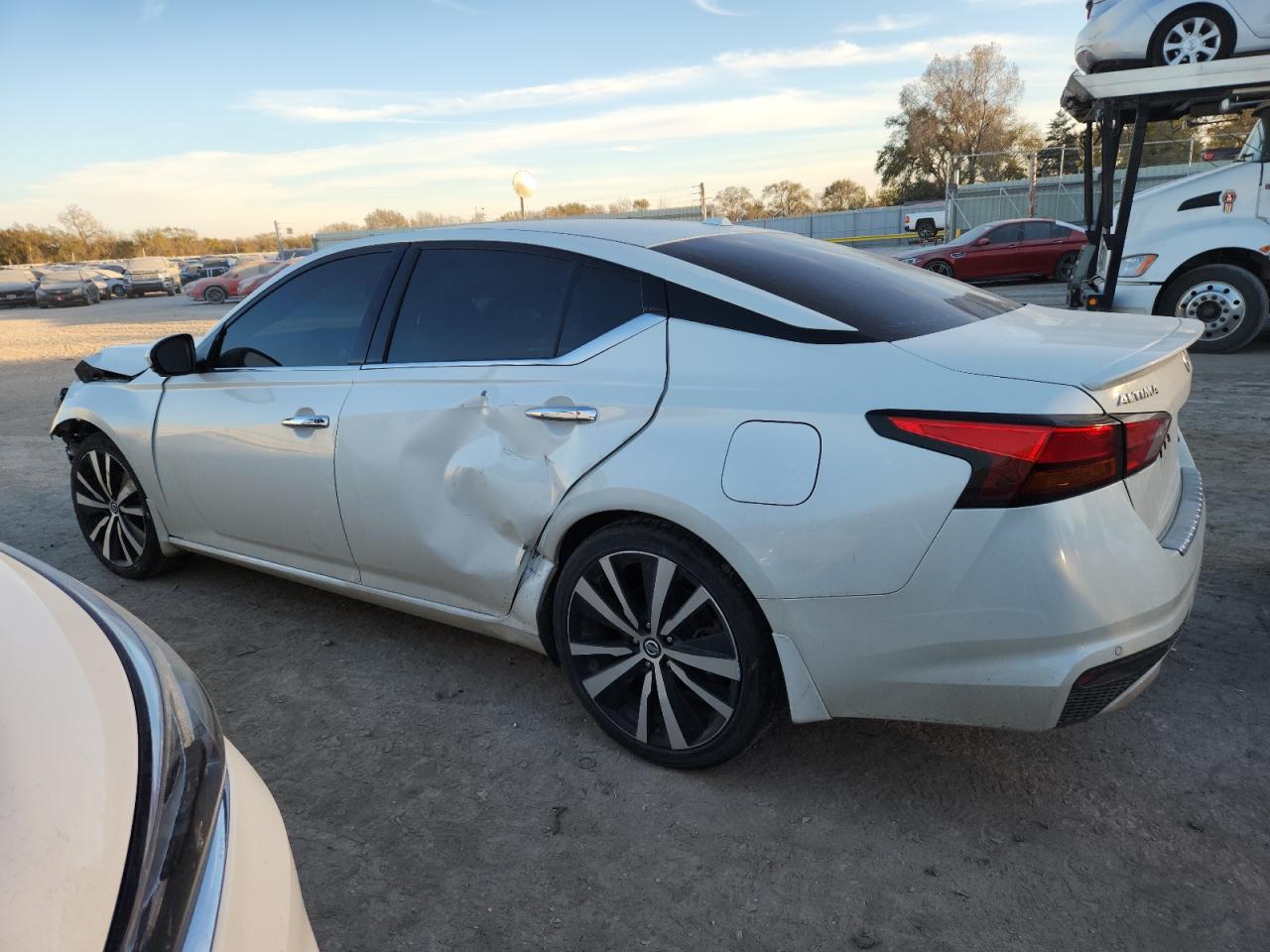 Nissan Altima Platinum Image 9