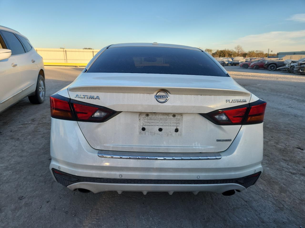 Nissan Altima Platinum Image 3