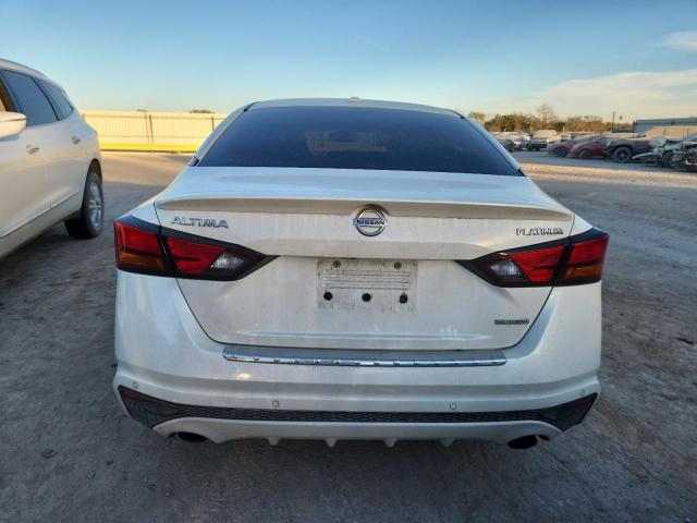 Nissan Altima Platinum Image 3