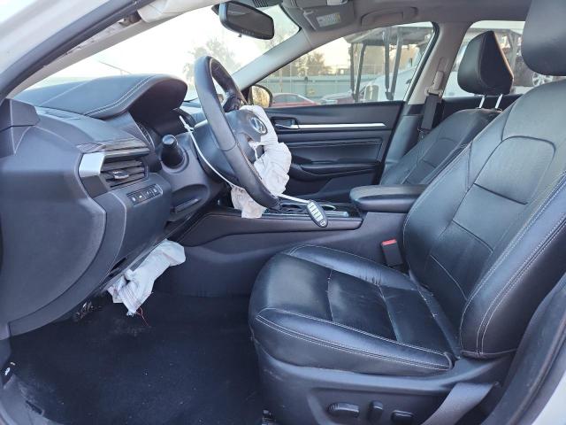 Nissan Altima Platinum Image 6