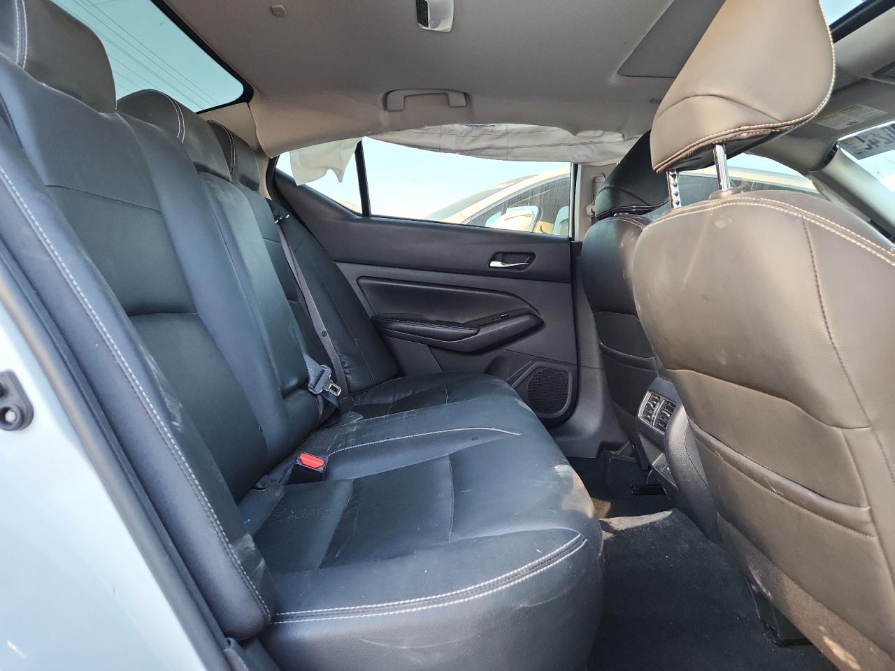 Nissan Altima Platinum Image 7