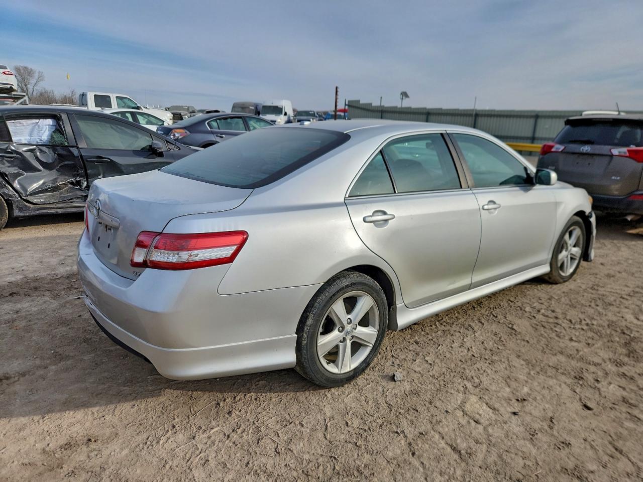 Toyota Camry Base Image 3