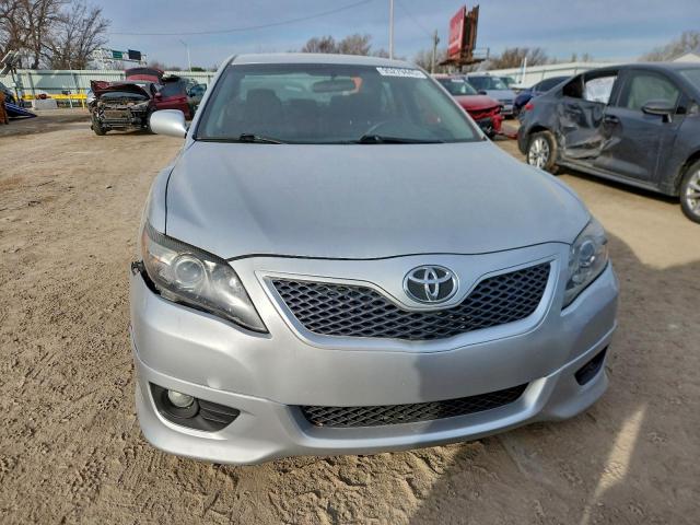 Toyota Camry Base Image 4