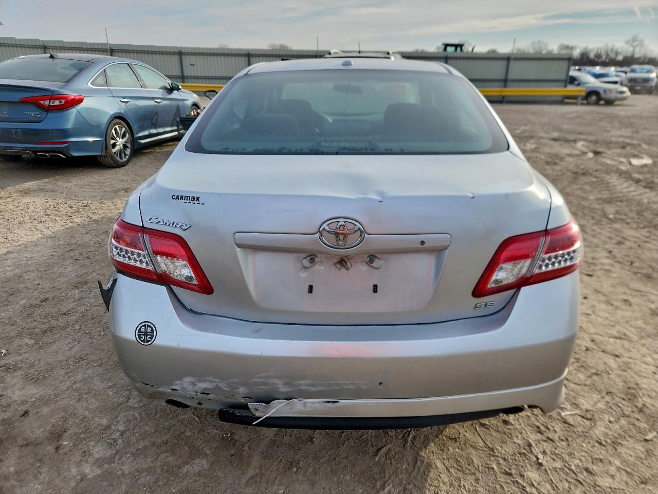 Toyota Camry Base Image 9