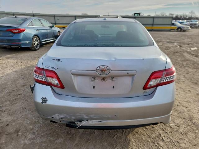 Toyota Camry Base Image 9