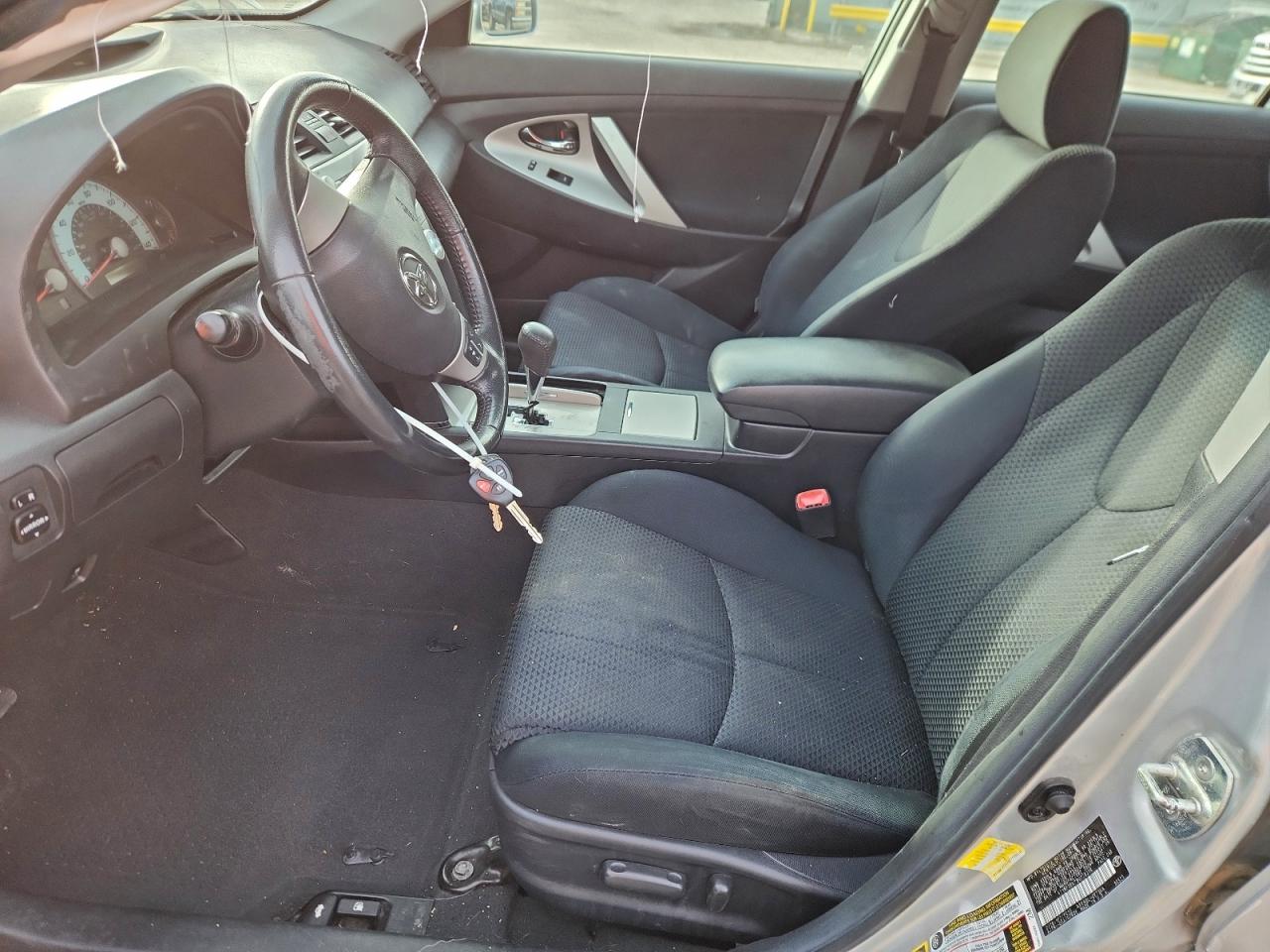 Toyota Camry Base Image 10