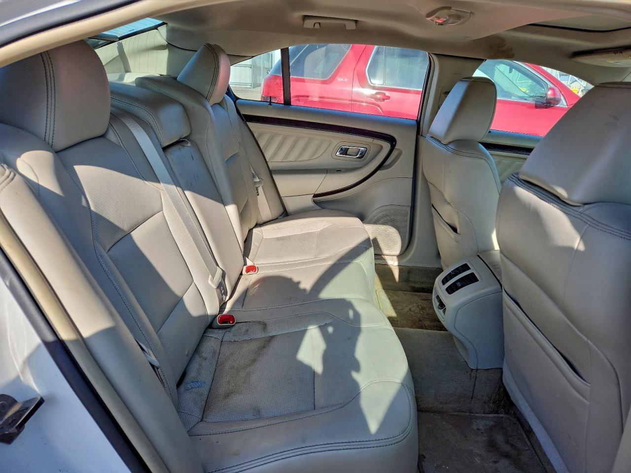 Ford Taurus Limited Image 7