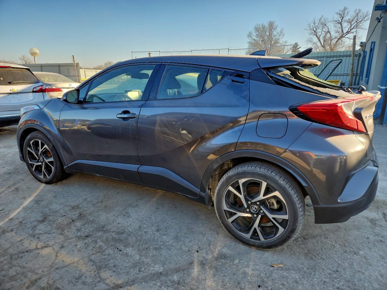 Toyota C-HR Xle Image 2