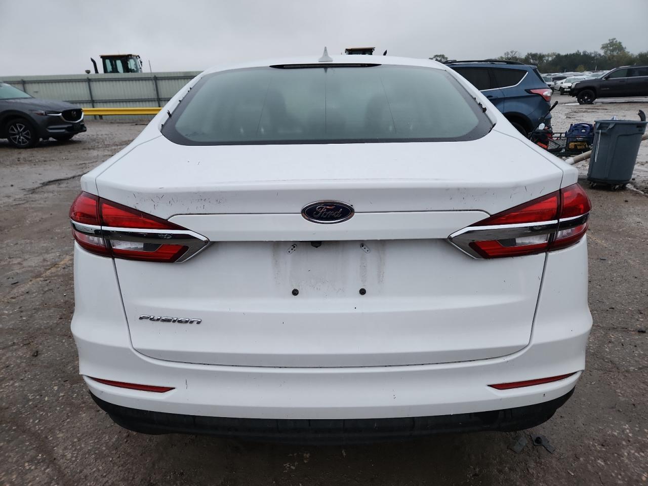 Ford Fusion S Image 12