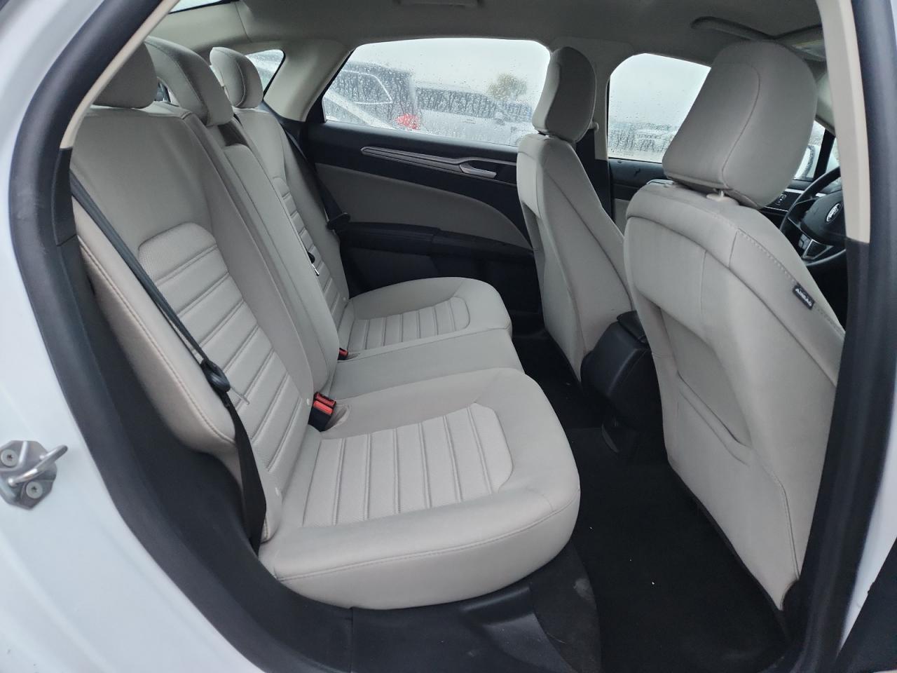 Ford Fusion S Image 6