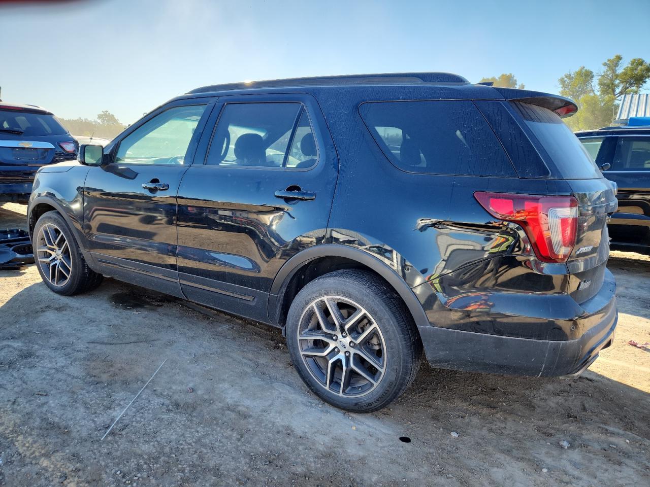 Ford Explorer Sport Image 2