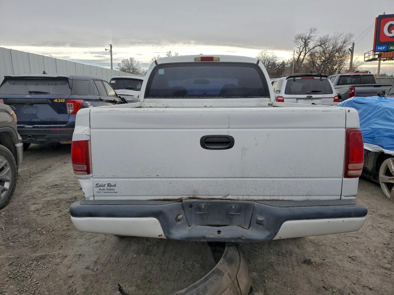 Dodge Dakota Quad Image 11