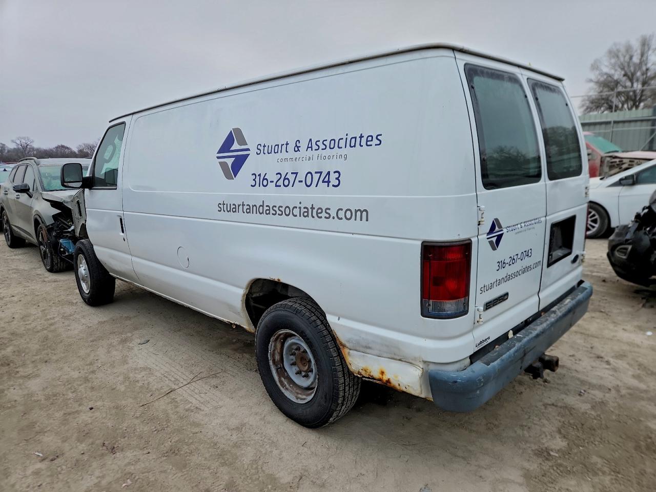 Ford Econoline E250 Van Image 2