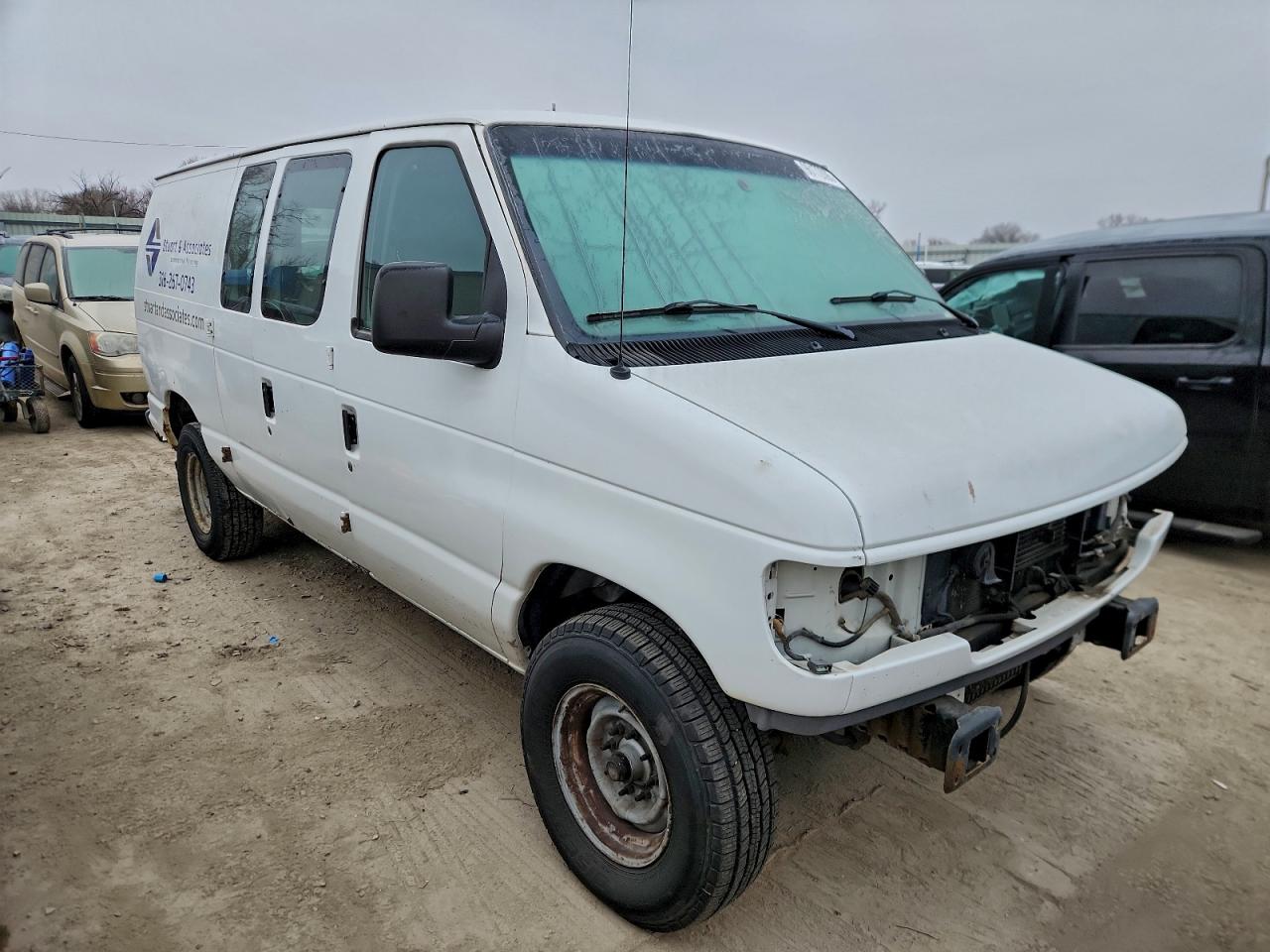 Ford Econoline E250 Van Image 5