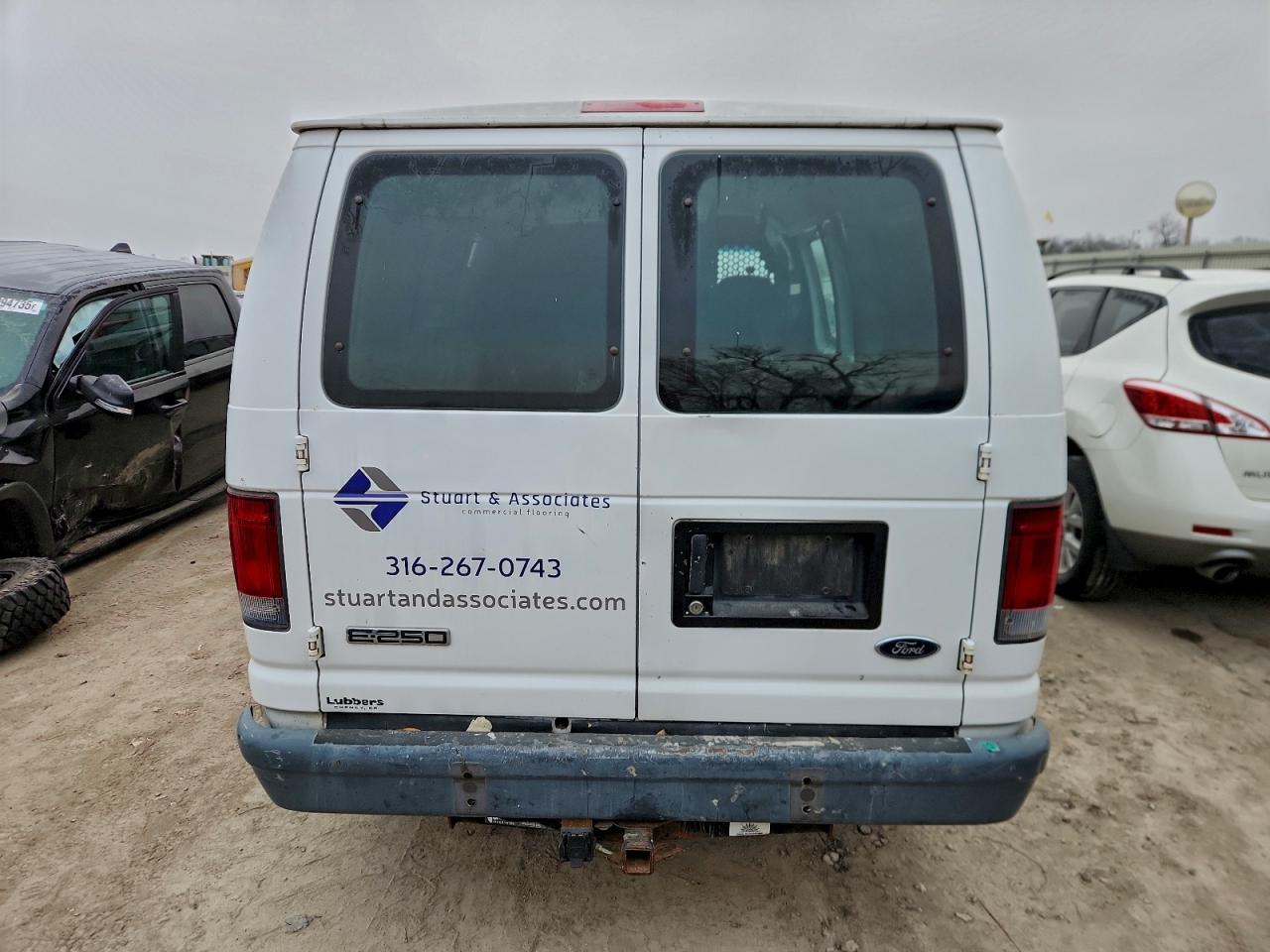 Ford Econoline E250 Van Image 6