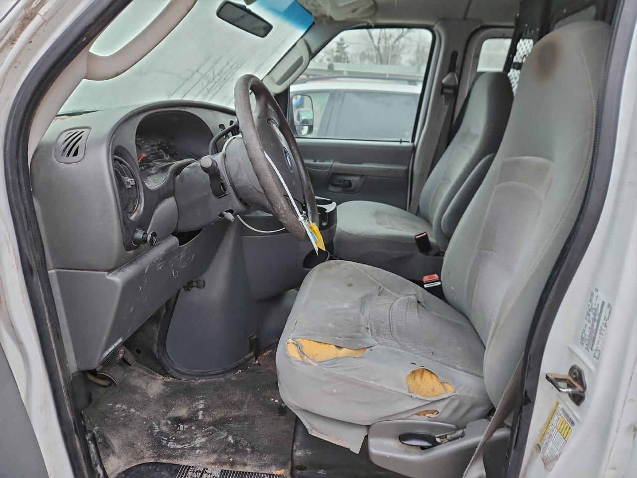 Ford Econoline E250 Van Image 7