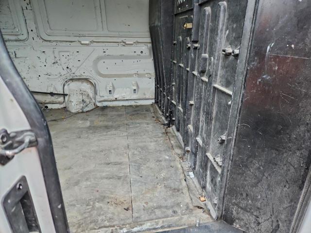 Ford Econoline E250 Van Image 4