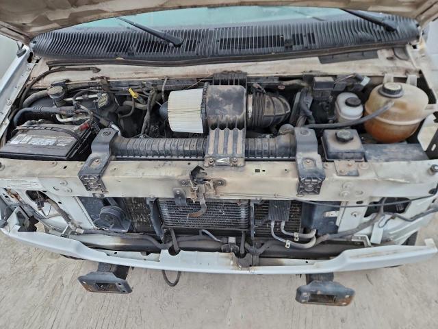 Ford Econoline E250 Van Image 13