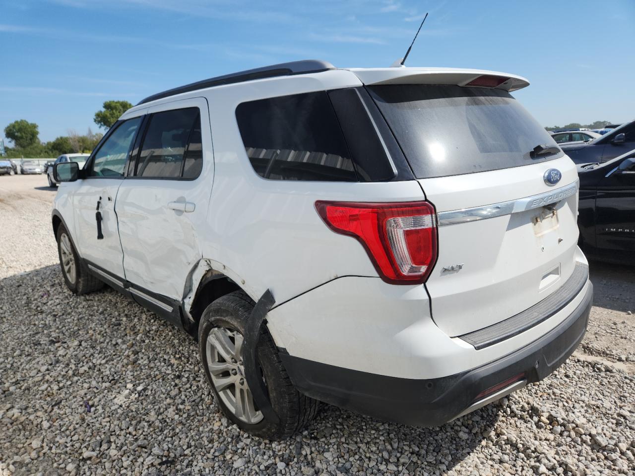 Ford Explorer Xlt Image 3