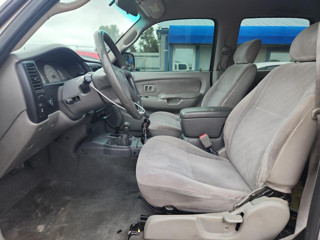 Toyota Tacoma Double Cab Image 3