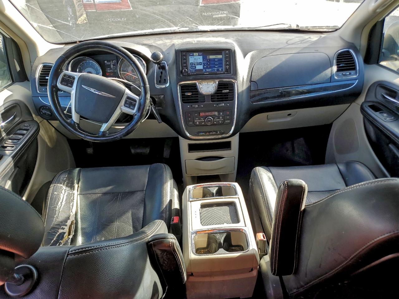 Chrysler Minivan Touring L Image 3