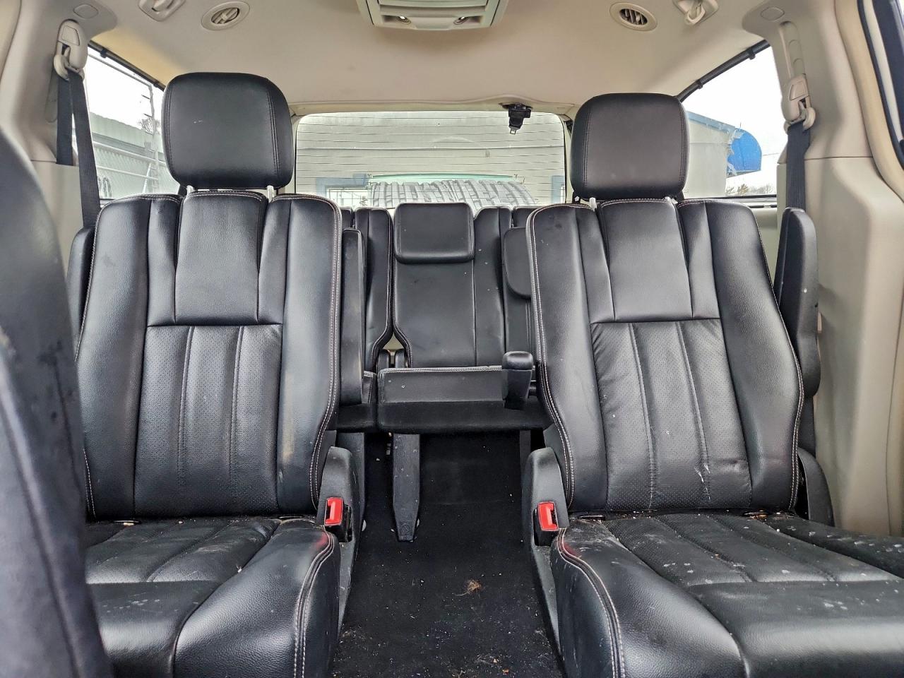 Chrysler Minivan Touring L Image 5