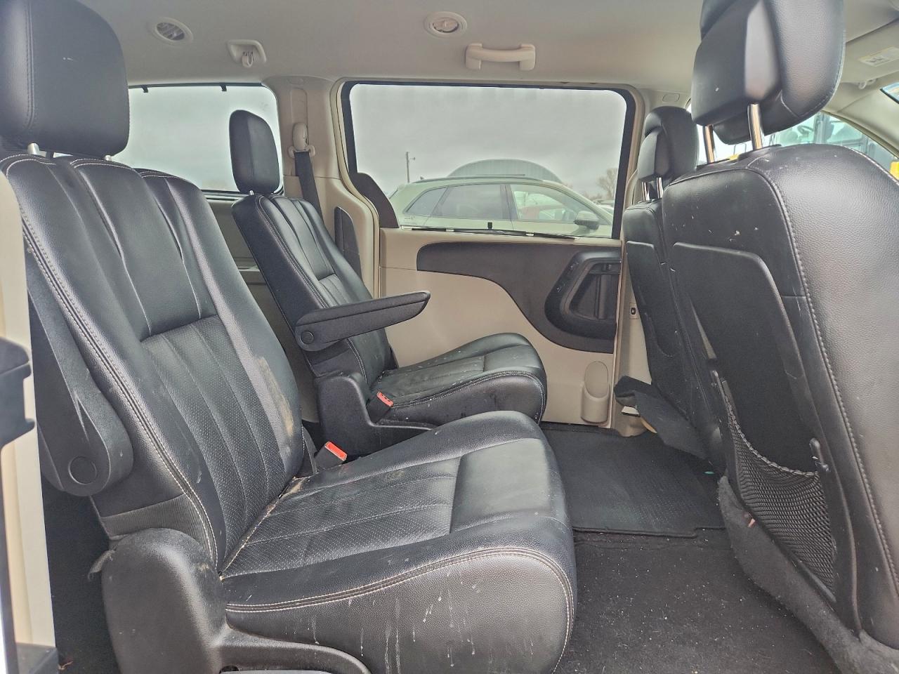 Chrysler Minivan Touring L Image 8