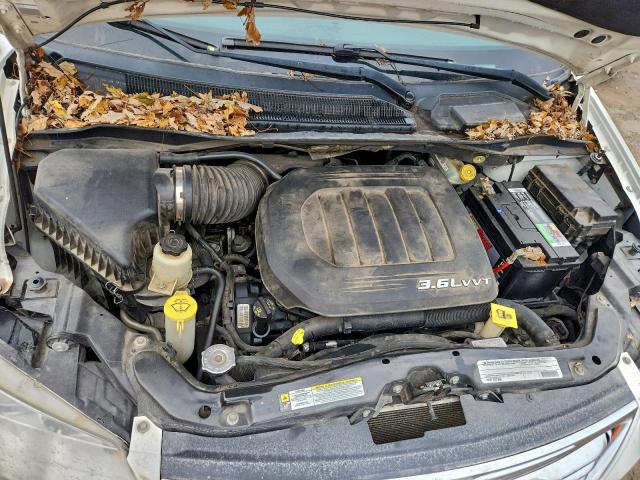 Chrysler Minivan Touring L Image 7