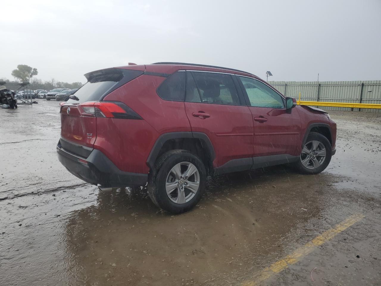 Toyota RAV4 Xle Image 2