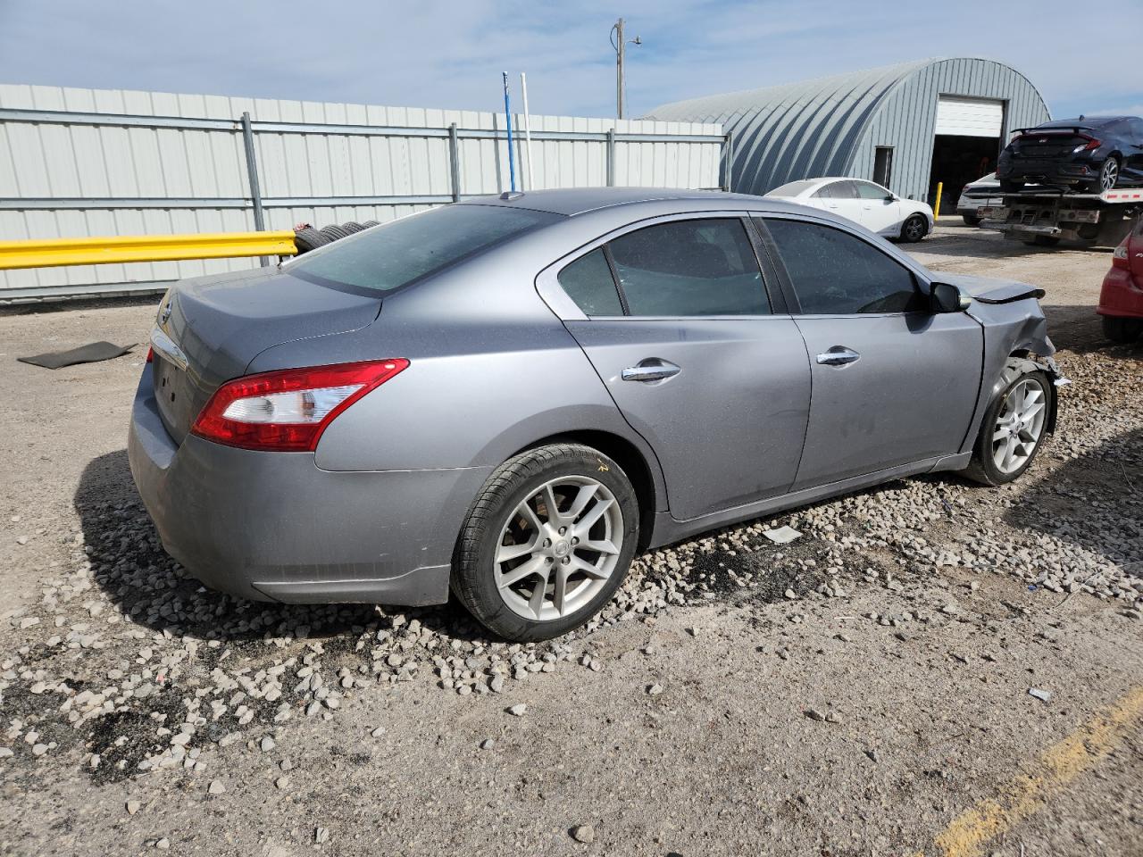 Nissan Maxima S Image 3