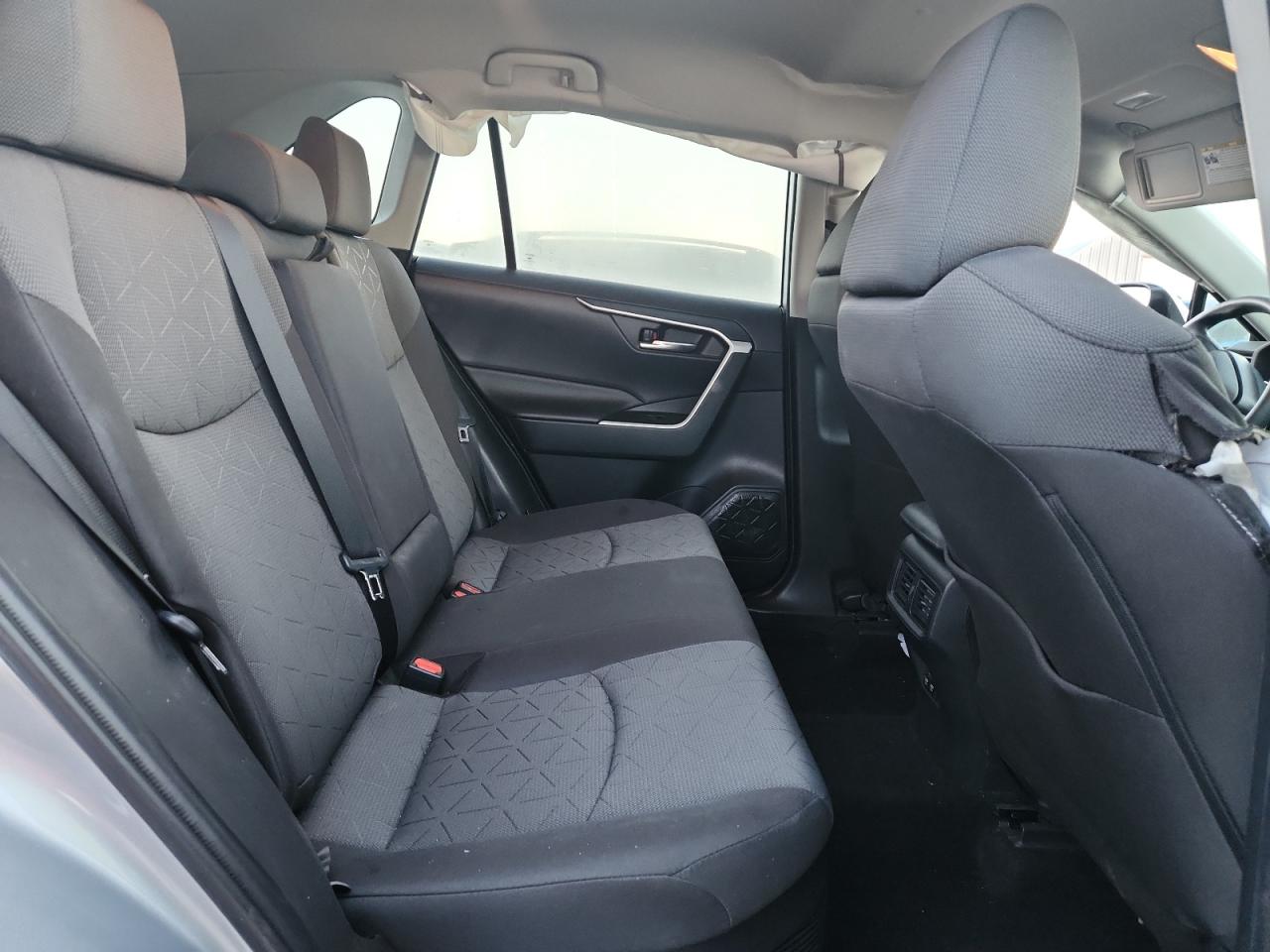 Toyota RAV4 Xle Image 12