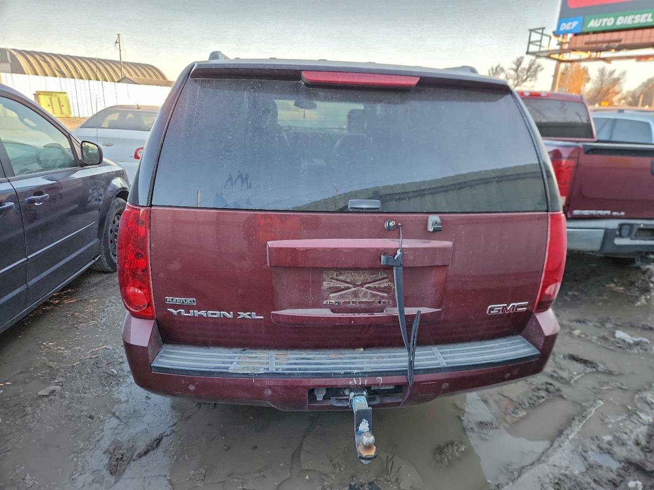 GMC Yukon K1500 Image 14