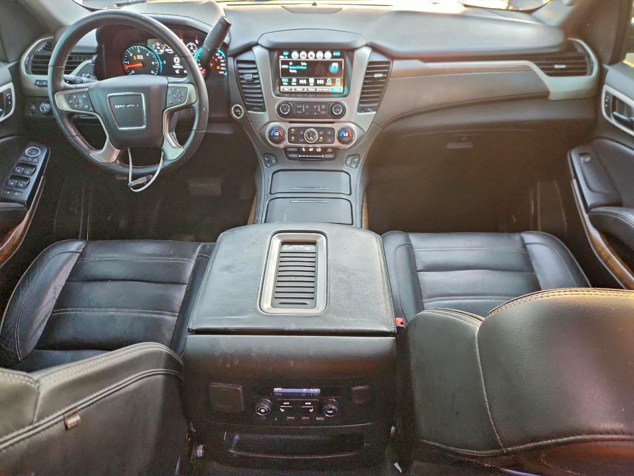 GMC Yukon Denali Image 11