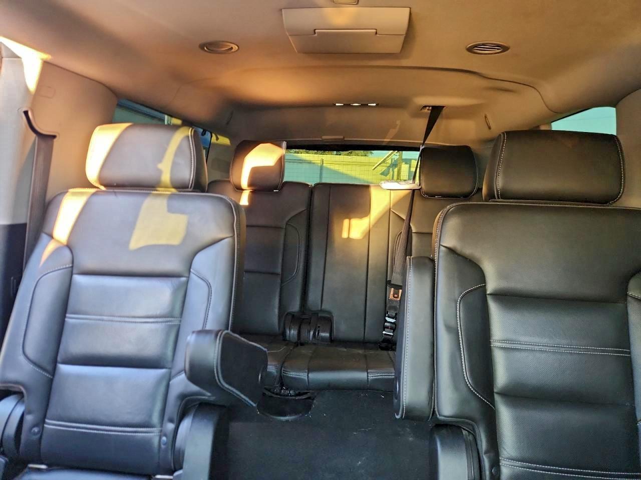 GMC Yukon Denali Image 8