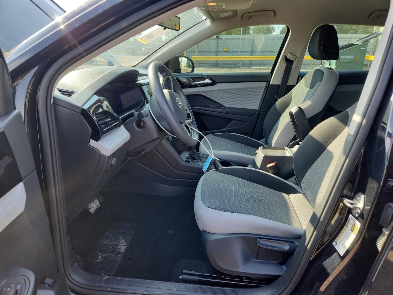 Volkswagen Taos S Image 12