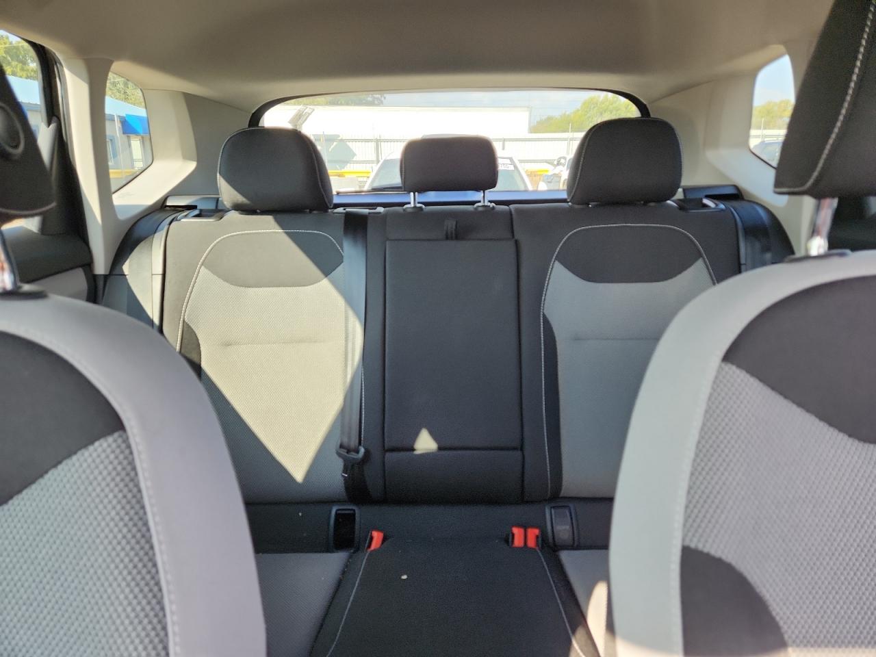 Volkswagen Taos S Image 6