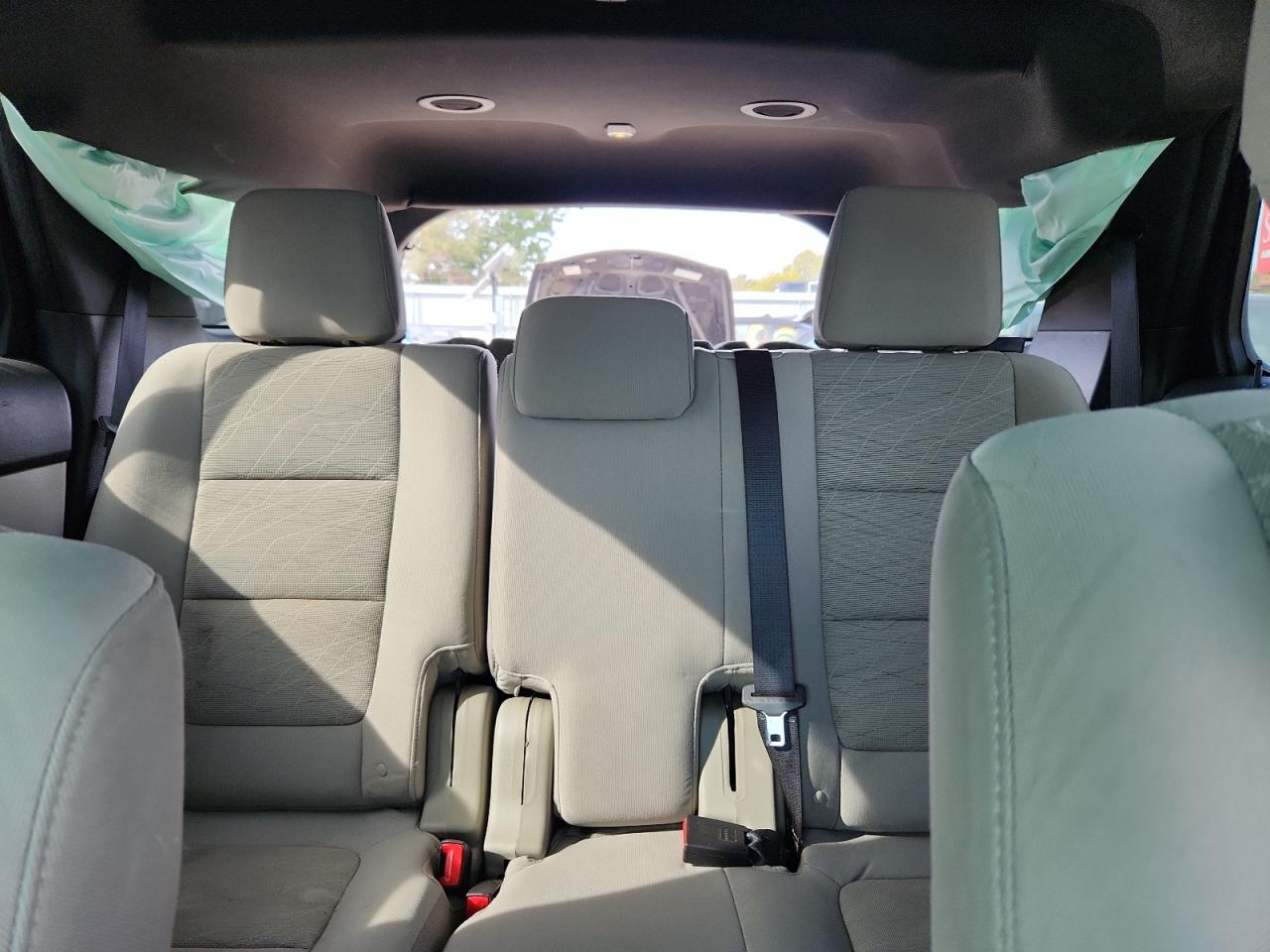 Ford Explorer Image 9