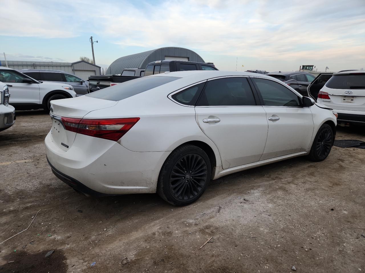 Toyota Avalon Xle Image 9