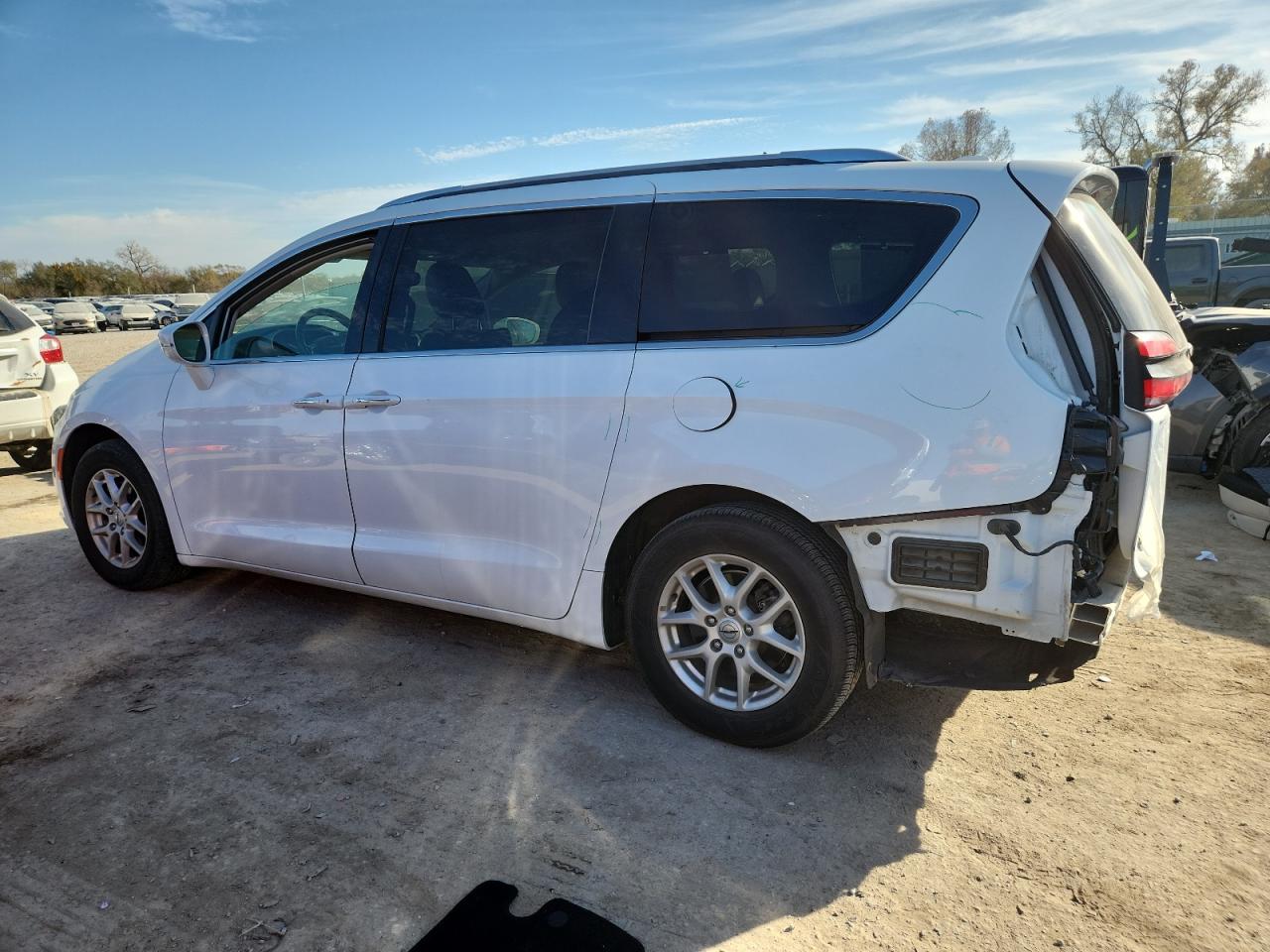 Chrysler Pacifica Touring L Image 3