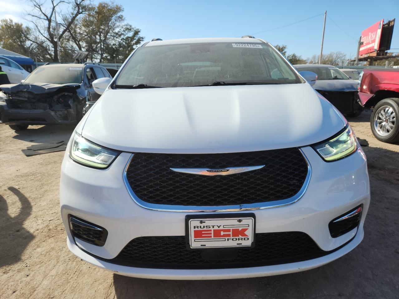 Chrysler Pacifica Touring L Image 2