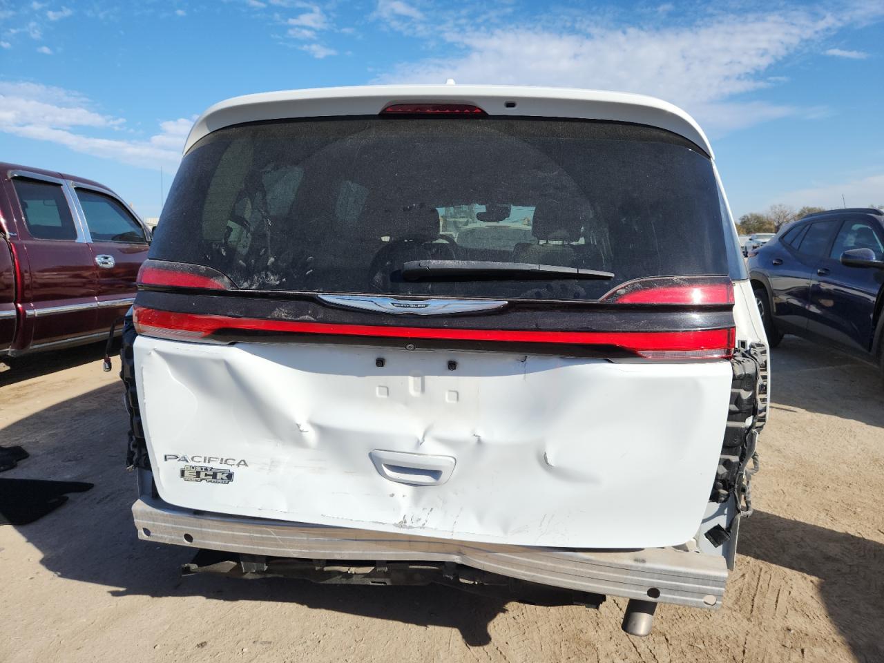 Chrysler Pacifica Touring L Image 10