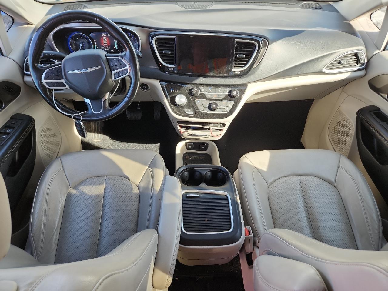 Chrysler Pacifica Touring L Image 7