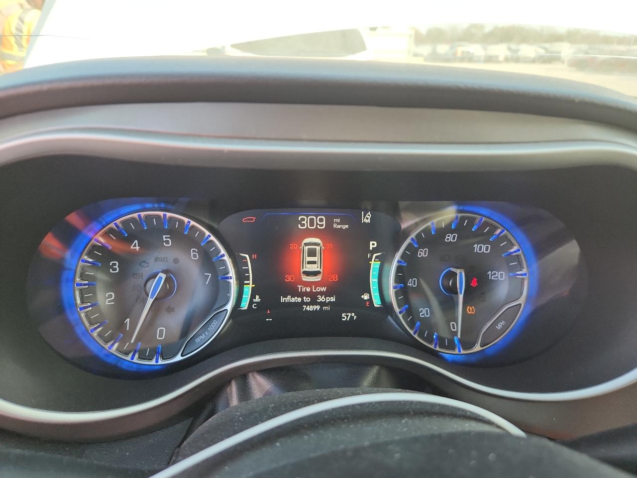 Chrysler Pacifica Touring L Image 12