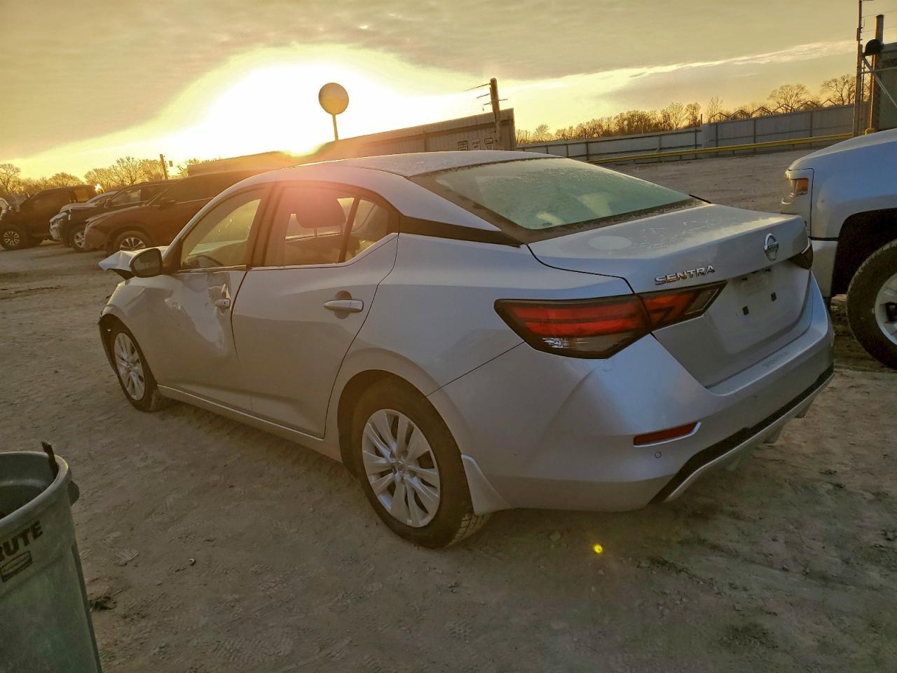 Nissan Sentra S Image 3