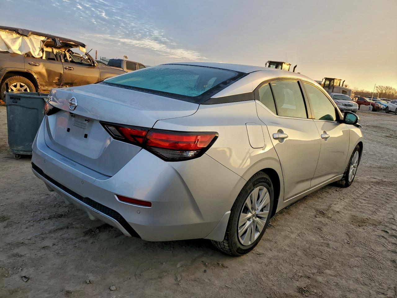 Nissan Sentra S Image 4