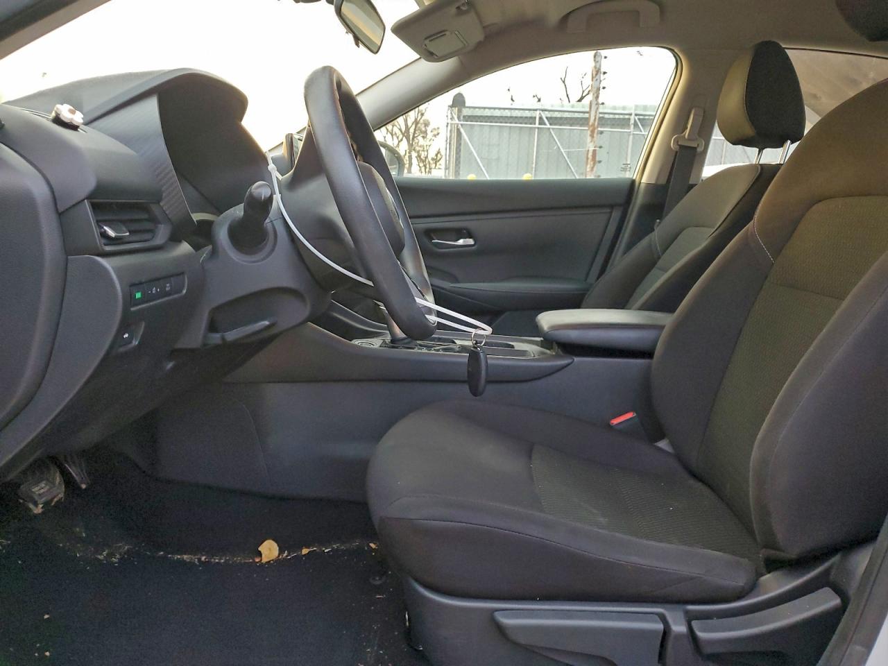 Nissan Sentra S Image 8